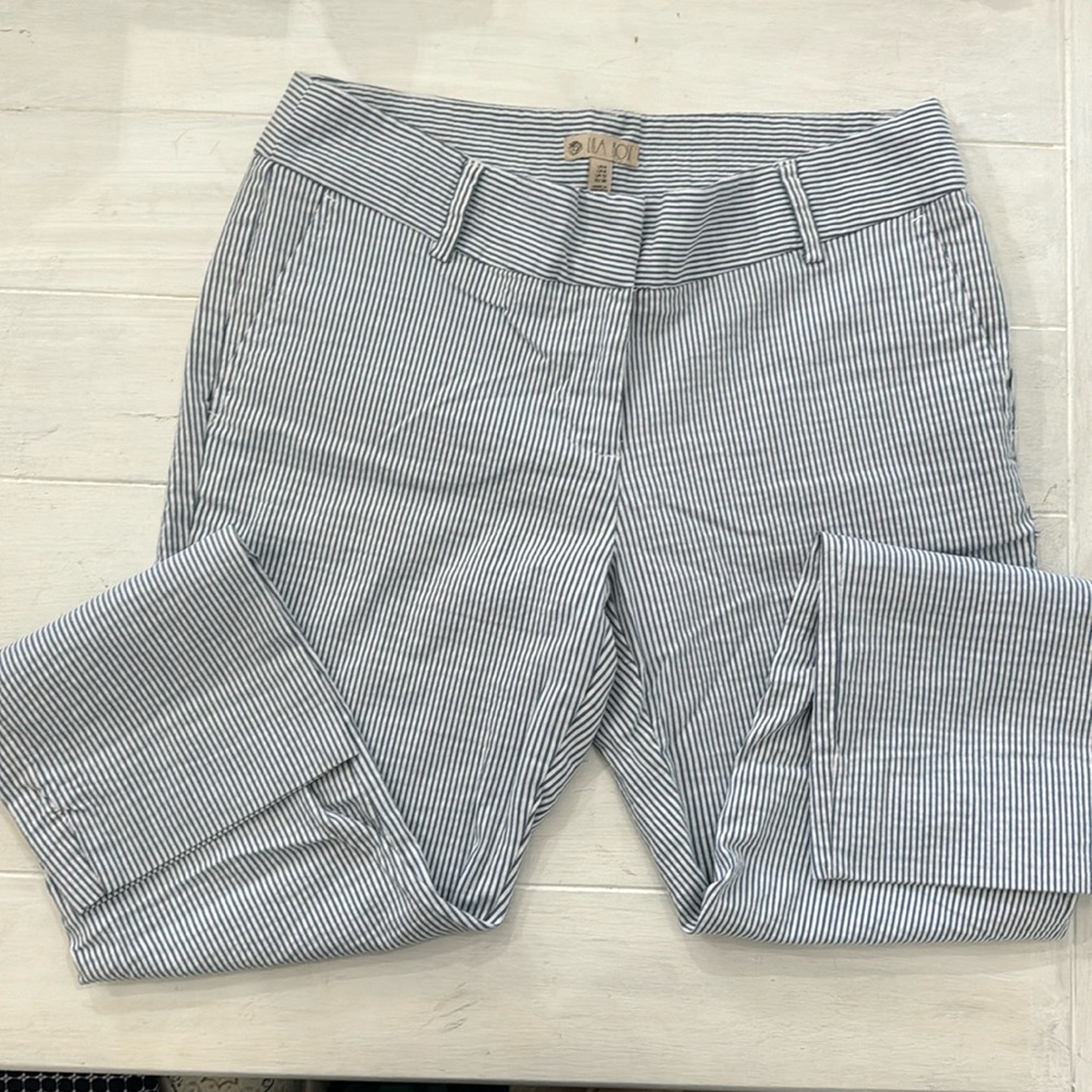 Seer sucker women’s pants size 8 blue and white